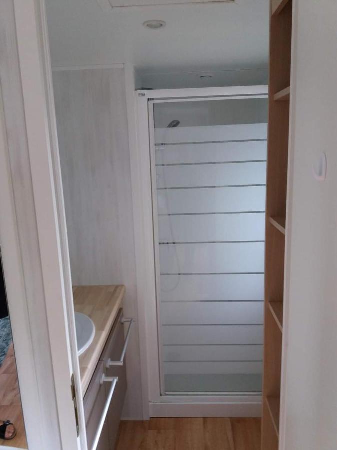 Luxueuze Stacaravan 4Pers Met Terras En Tuintje Bredene Exteriör bild