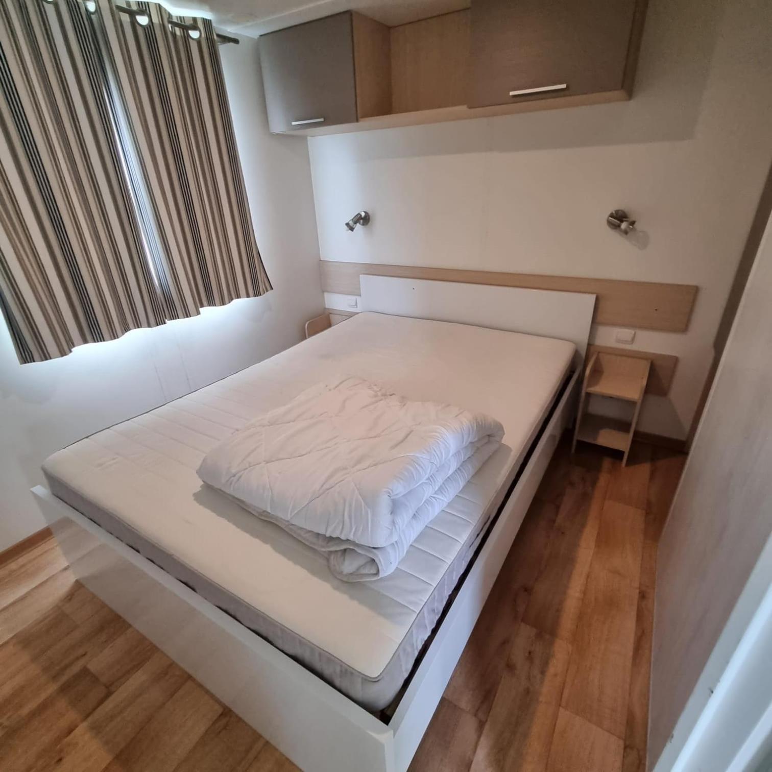Luxueuze Stacaravan 4Pers Met Terras En Tuintje Bredene Exteriör bild